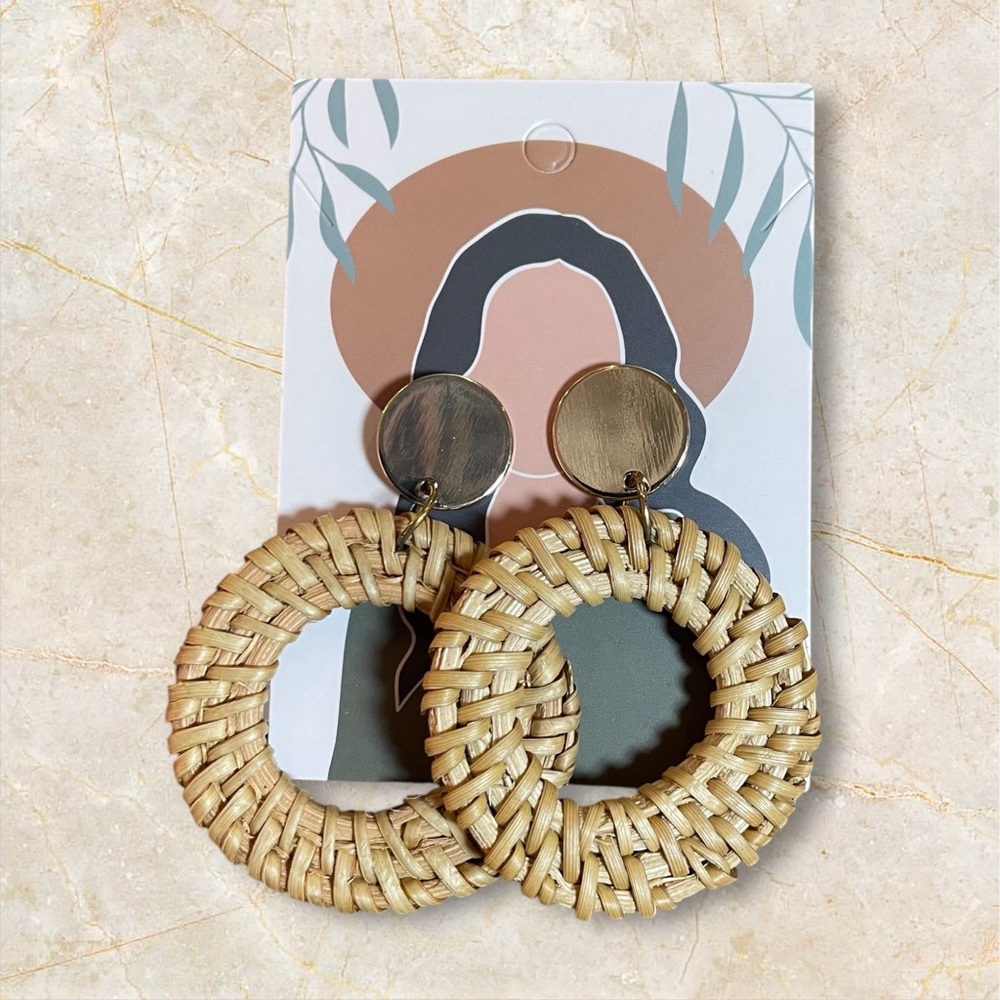 Woven straw dangle earrings
